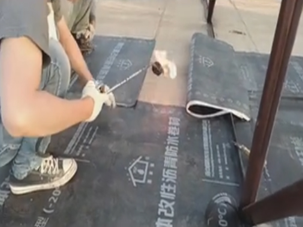 屋頂補(bǔ)漏施工